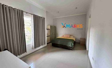 Dijual Rumah' Mewah Modern Minimalis Super Cakep Design Arsitek di Cluster Elite Fajar Indah Solo