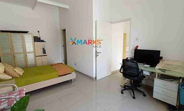 Dijual Rumah' Mewah Modern Minimalis Super Cakep Design Arsitek di Cluster Elite Fajar Indah Solo