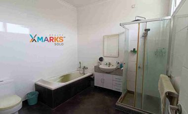 Dijual Rumah' Mewah Modern Minimalis Super Cakep Design Arsitek di Cluster Elite Fajar Indah Solo