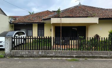 RUMAH ASRI NYAMAN TERAWAT SIAP HUNI DI CIPAMOKOLAN BANDUNG