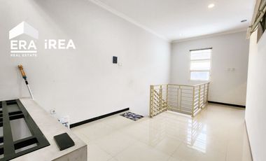 RUMAH 2 LANTAI DIJUAL DI SOLO AREA SINGOSAREN PLAZA, PASAR KEMBANG