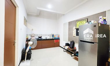 RUMAH 2 LANTAI DIJUAL DI SOLO AREA SINGOSAREN PLAZA, PASAR KEMBANG
