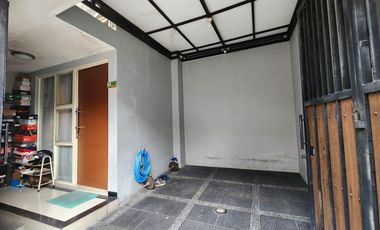 RUMAH 2 LANTAI DIJUAL DI SOLO AREA SINGOSAREN PLAZA, PASAR KEMBANG