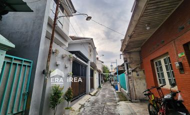 RUMAH 2 LANTAI DIJUAL DI SOLO AREA SINGOSAREN PLAZA, PASAR KEMBANG