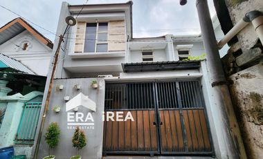 RUMAH 2 LANTAI DIJUAL DI SOLO AREA SINGOSAREN PLAZA, PASAR KEMBANG