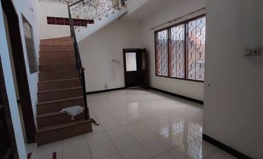 Rumah Strategis di Dharmahusada Indah – Dijual & Disewa