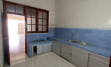 Rumah Strategis di Dharmahusada Indah – Dijual & Disewa