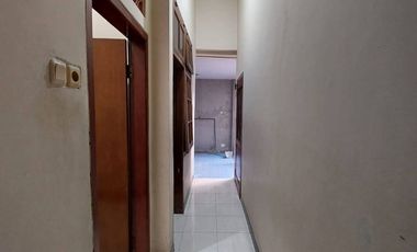 Rumah Strategis di Dharmahusada Indah – Dijual & Disewa