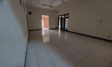 Rumah Strategis di Dharmahusada Indah – Dijual & Disewa