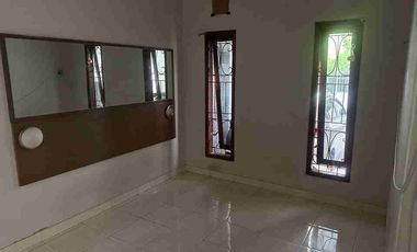 Jual Rumah 2lt Masih Terawat Lokasi Jl Malboro teuku umar Barat Tidak Banjir area Strategis