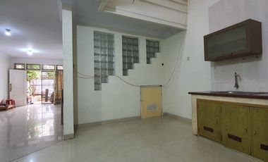 DISEWAKAN RUMAH 2 LANTAI 6 X 15 TAMAN PALEM LESTARI CENGKARENG JAKARTA BARAT