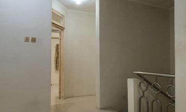 DISEWAKAN RUMAH 2 LANTAI 6 X 15 TAMAN PALEM LESTARI CENGKARENG JAKARTA BARAT