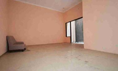 rumah besar tengah kota Solo dekat singosaren
