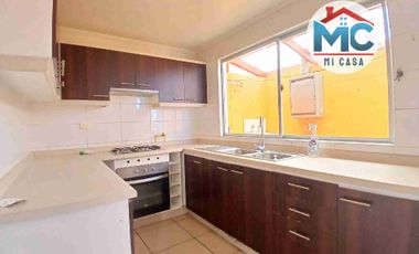 Corredora de Propiedades vende casa en Condominio don Arturo, Calama.