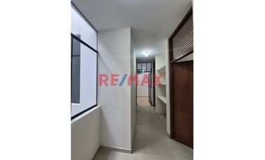 Alquilo Lindo Departamento En 1Er Piso En Urb Los Médanos Del Chipe La Providencia A Una Cuadra De La Vía Educativa//ID: 1174371