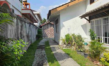 Rumah di Kawasan komplek DPRD Riau.