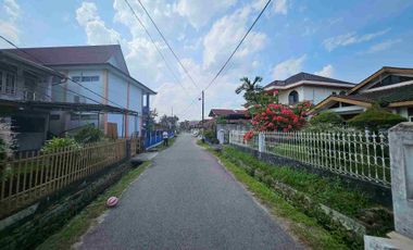 Rumah di Kawasan komplek DPRD Riau.