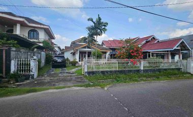 Rumah di Kawasan komplek DPRD Riau.
