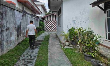 Rumah di Kawasan komplek DPRD Riau.