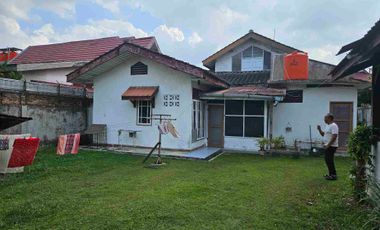 Rumah di Kawasan komplek DPRD Riau.