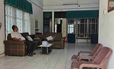 Rumah di Kawasan komplek DPRD Riau.
