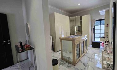 Rumah design American modern house dengan lebar muka 16m dan luas tanah 510 m dengan KT 6 dan 6 KM