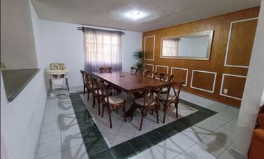 PRECIOSA CASA DE DOS NIVELES, CON UNA  EXCELENTE UBICACIÓN.