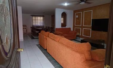 PRECIOSA CASA DE DOS NIVELES, CON UNA  EXCELENTE UBICACIÓN.