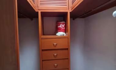 PRECIOSA CASA DE DOS NIVELES, CON UNA  EXCELENTE UBICACIÓN.