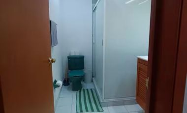 PRECIOSA CASA DE DOS NIVELES, CON UNA  EXCELENTE UBICACIÓN.