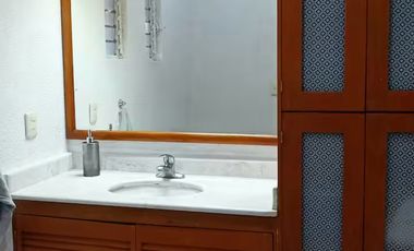 PRECIOSA CASA DE DOS NIVELES, CON UNA  EXCELENTE UBICACIÓN.