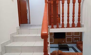 PRECIOSA CASA DE DOS NIVELES, CON UNA  EXCELENTE UBICACIÓN.