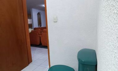 PRECIOSA CASA DE DOS NIVELES, CON UNA  EXCELENTE UBICACIÓN.