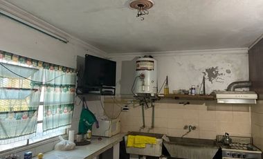 Casa a reciclar 2 dorm patio y cochera