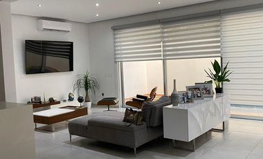 Aqua Residencial: Casa muy amplia en renta / Very spacious home for rent