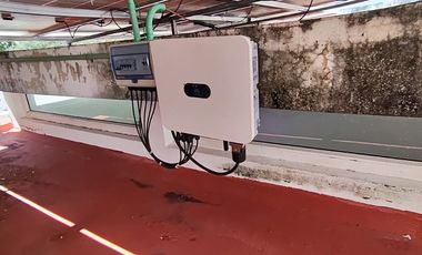 Residencial Cumbres: Casa con 18 paneles solares / Home with 18 solar panels