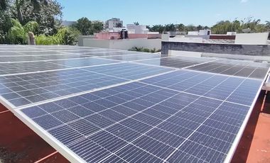 Residencial Cumbres: Casa con 18 paneles solares / Home with 18 solar panels