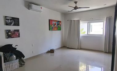 Residencial Cumbres: Casa con 18 paneles solares / Home with 18 solar panels