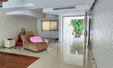 Residencial Cumbres: Casa con 18 paneles solares / Home with 18 solar panels