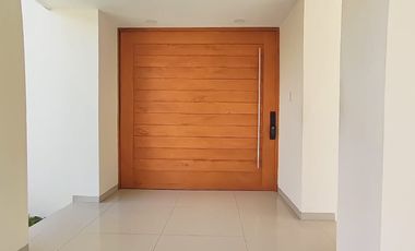 Residencial Cumbres: Casa con 18 paneles solares / Home with 18 solar panels