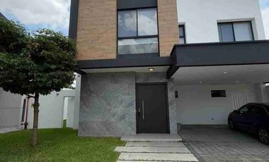 Casa en Alquiler de Estreno en Urb. Riona