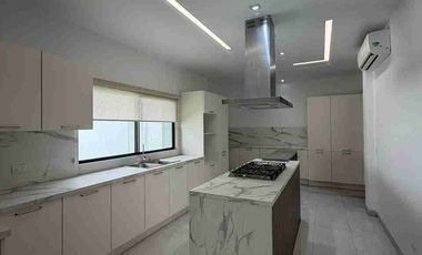 Casa en Alquiler de Estreno en Urb. Riona