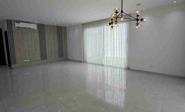 Casa en Alquiler de Estreno en Urb. Riona