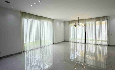 Casa en Alquiler de Estreno en Urb. Riona