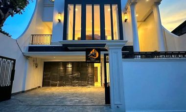 TP96.Rumah baru 3Lt ada kolam Renang Area Premium di Cipete jakarta Selatan