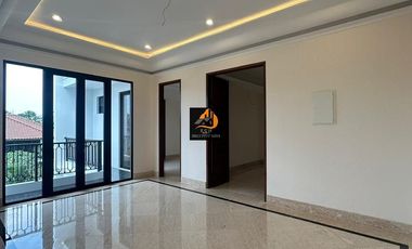 TP96.Rumah baru 3Lt ada kolam Renang Area Premium di Cipete jakarta Selatan