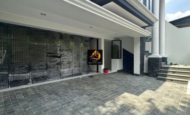 TP96.Rumah baru 3Lt ada kolam Renang Area Premium di Cipete jakarta Selatan