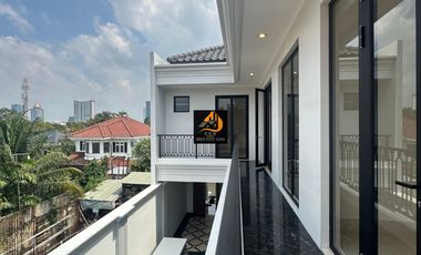 TP96.Rumah baru 3Lt ada kolam Renang Area Premium di Cipete jakarta Selatan