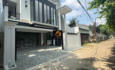 TP96.Rumah baru 3Lt ada kolam Renang Area Premium di Cipete jakarta Selatan