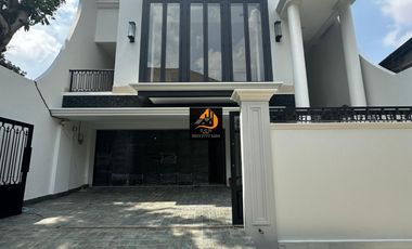 TP96.Rumah baru 3Lt ada kolam Renang Area Premium di Cipete jakarta Selatan